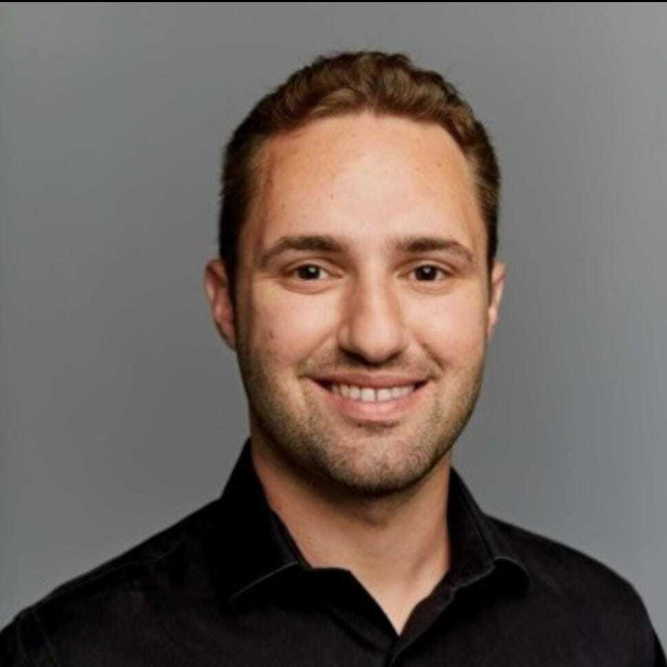 Head shot of Yarin Yom-Tov
