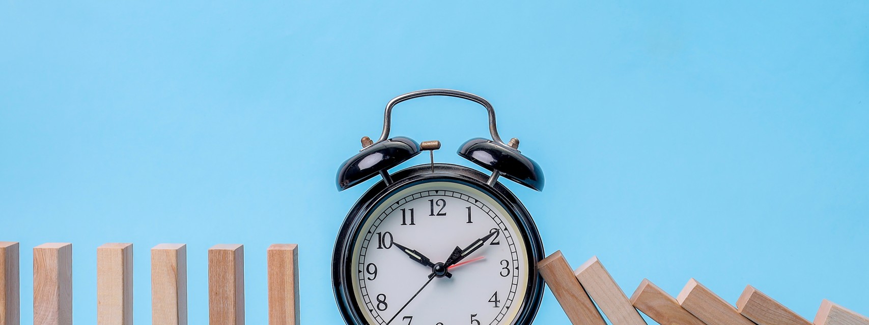 A clock as tiles cascade downward